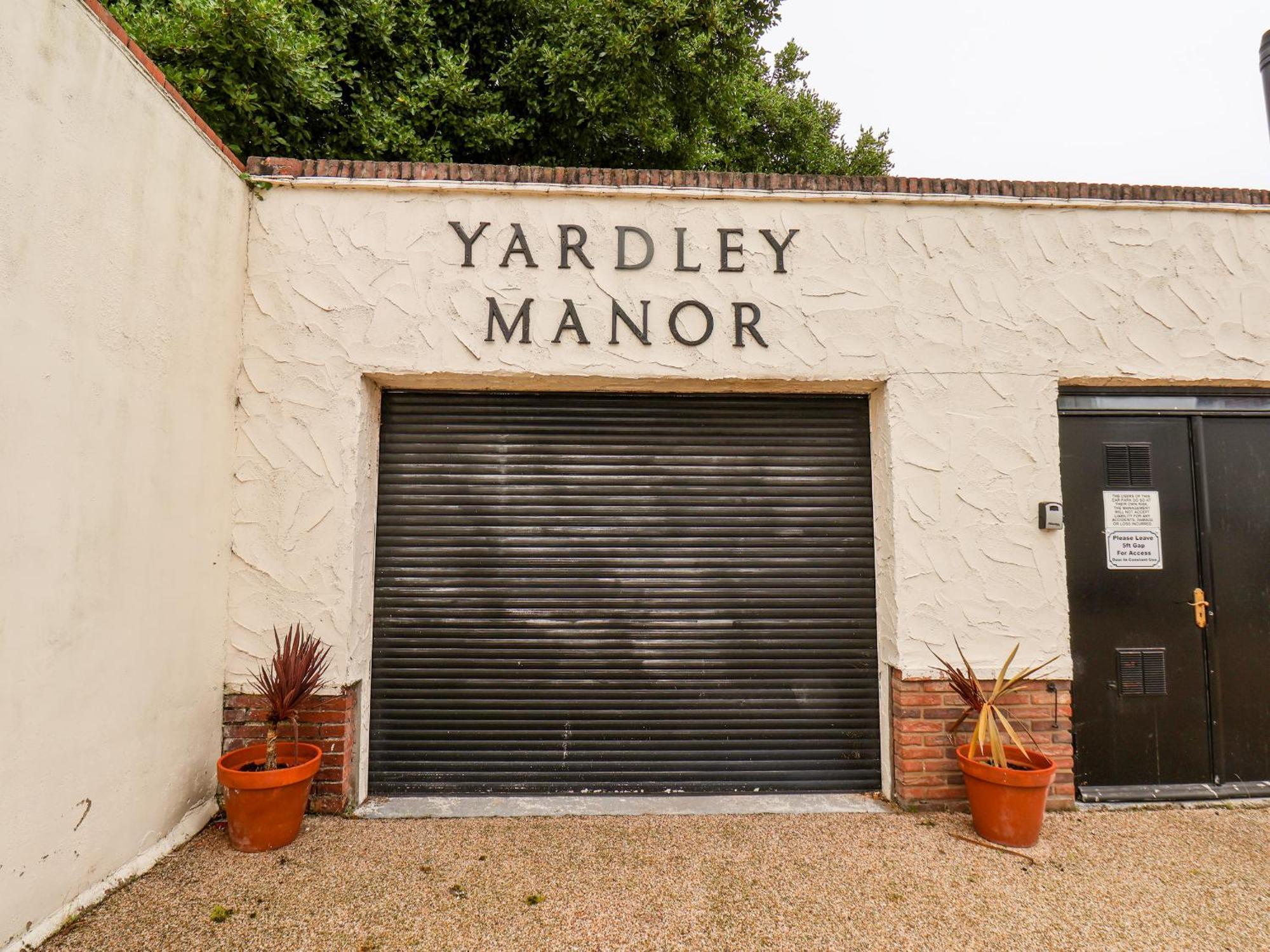 Holiday home Yardley Manor
