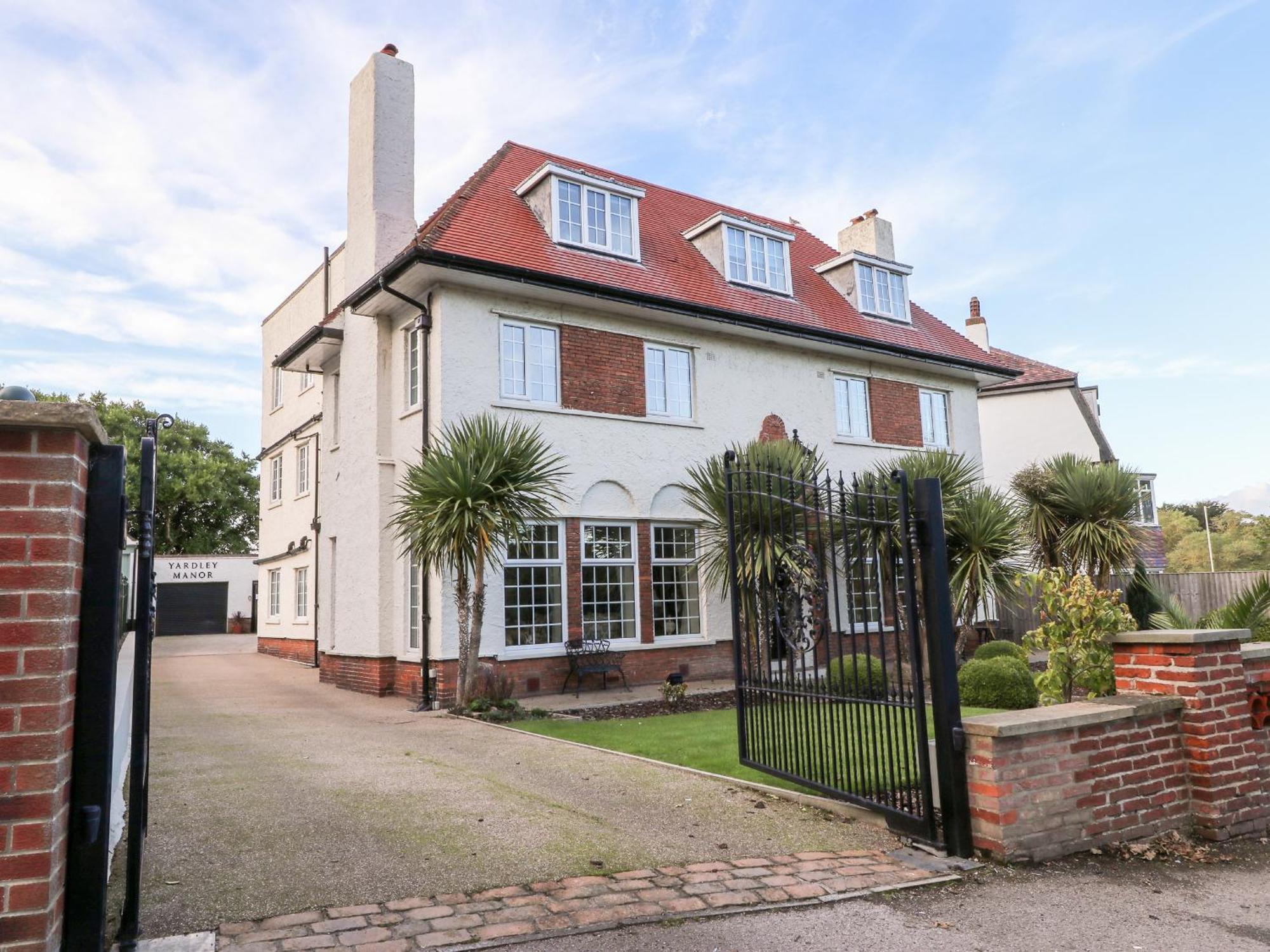 Holiday home Yardley Manor *