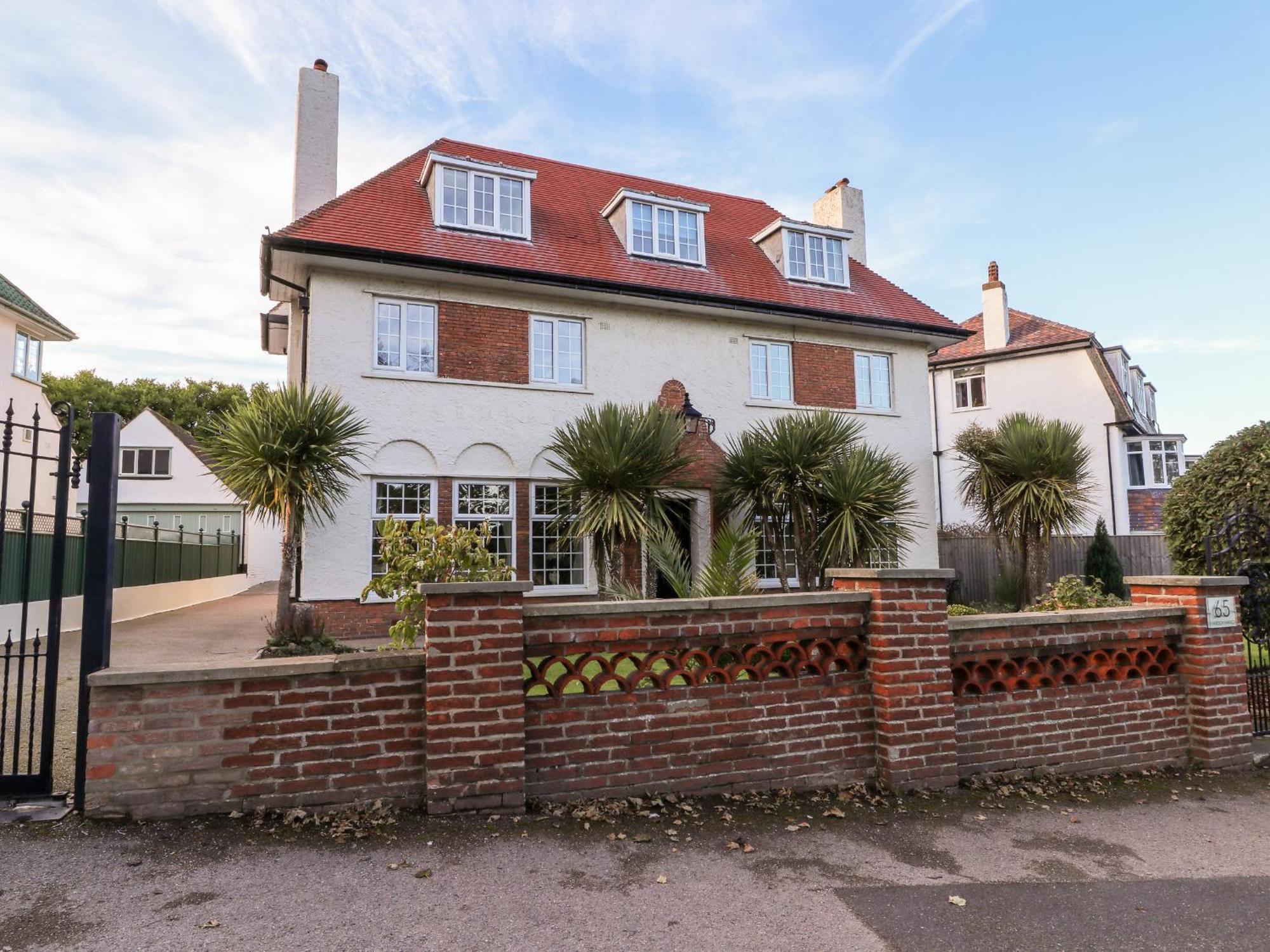 Yardley Manor Holiday home