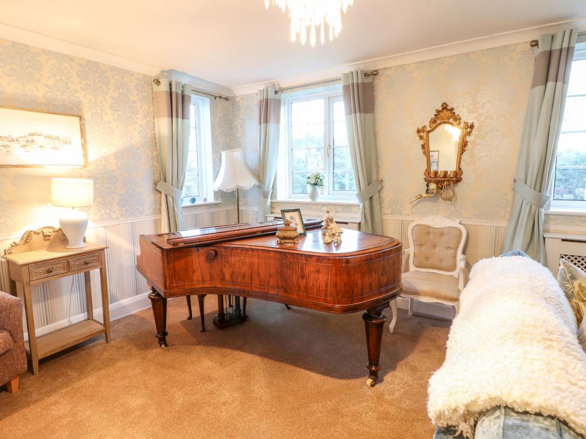 Yardley Manor Holiday home *