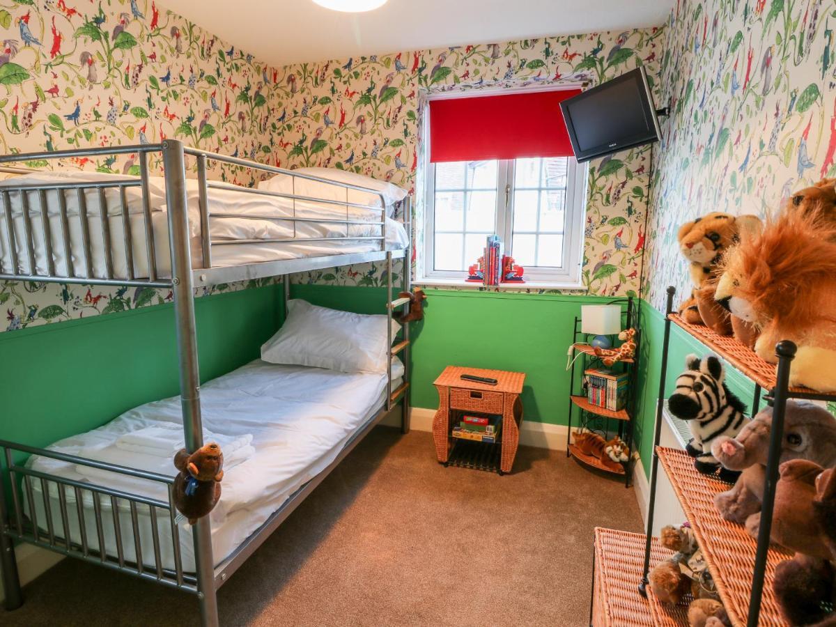 Holiday home Yardley Manor