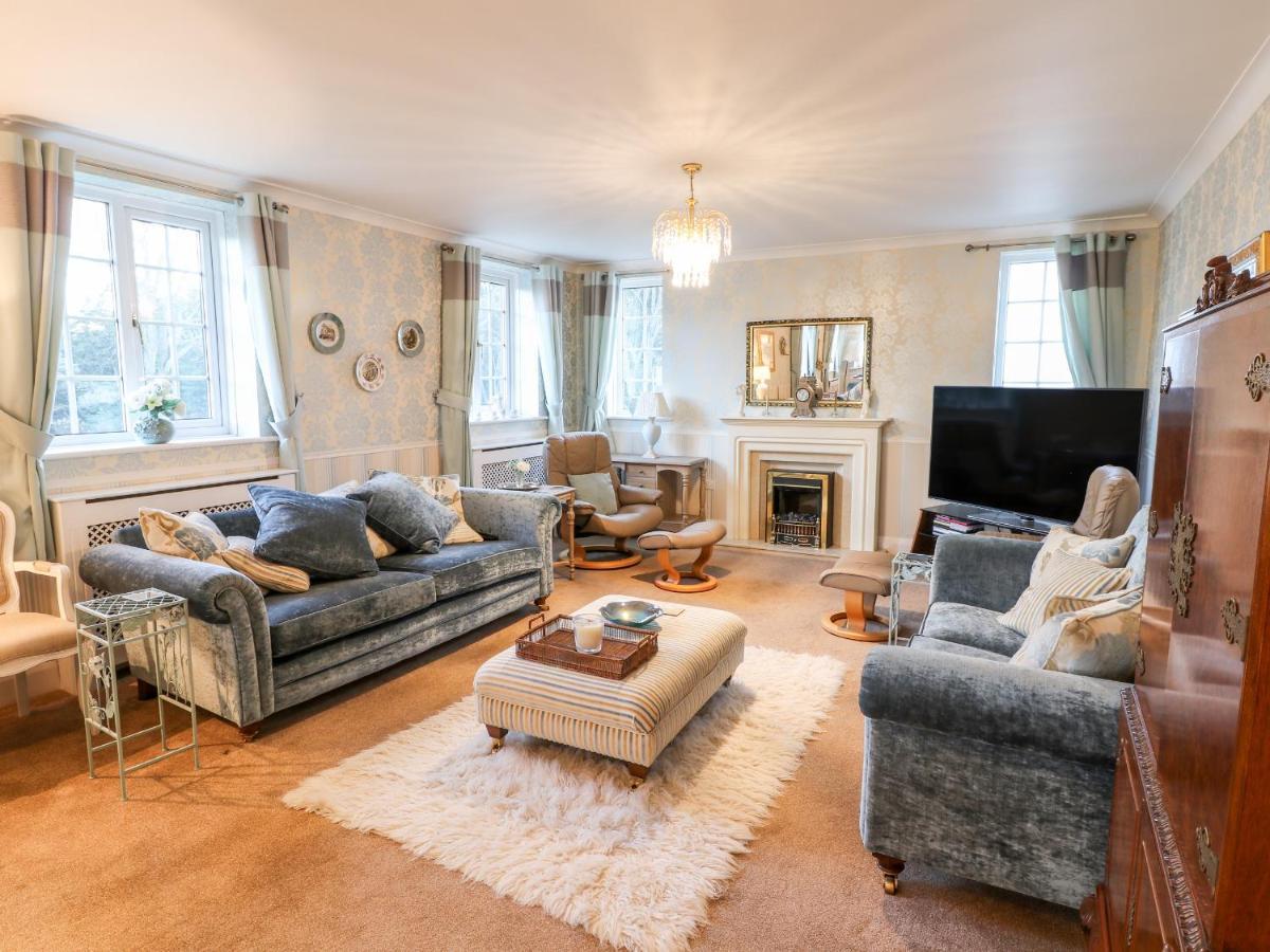 Yardley Manor Holiday home