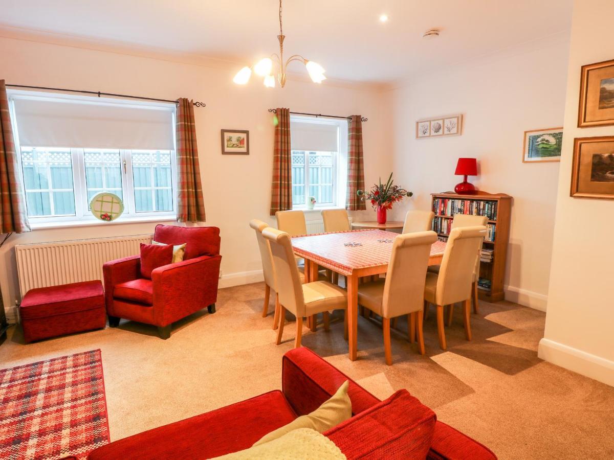 Holiday home Yardley Manor