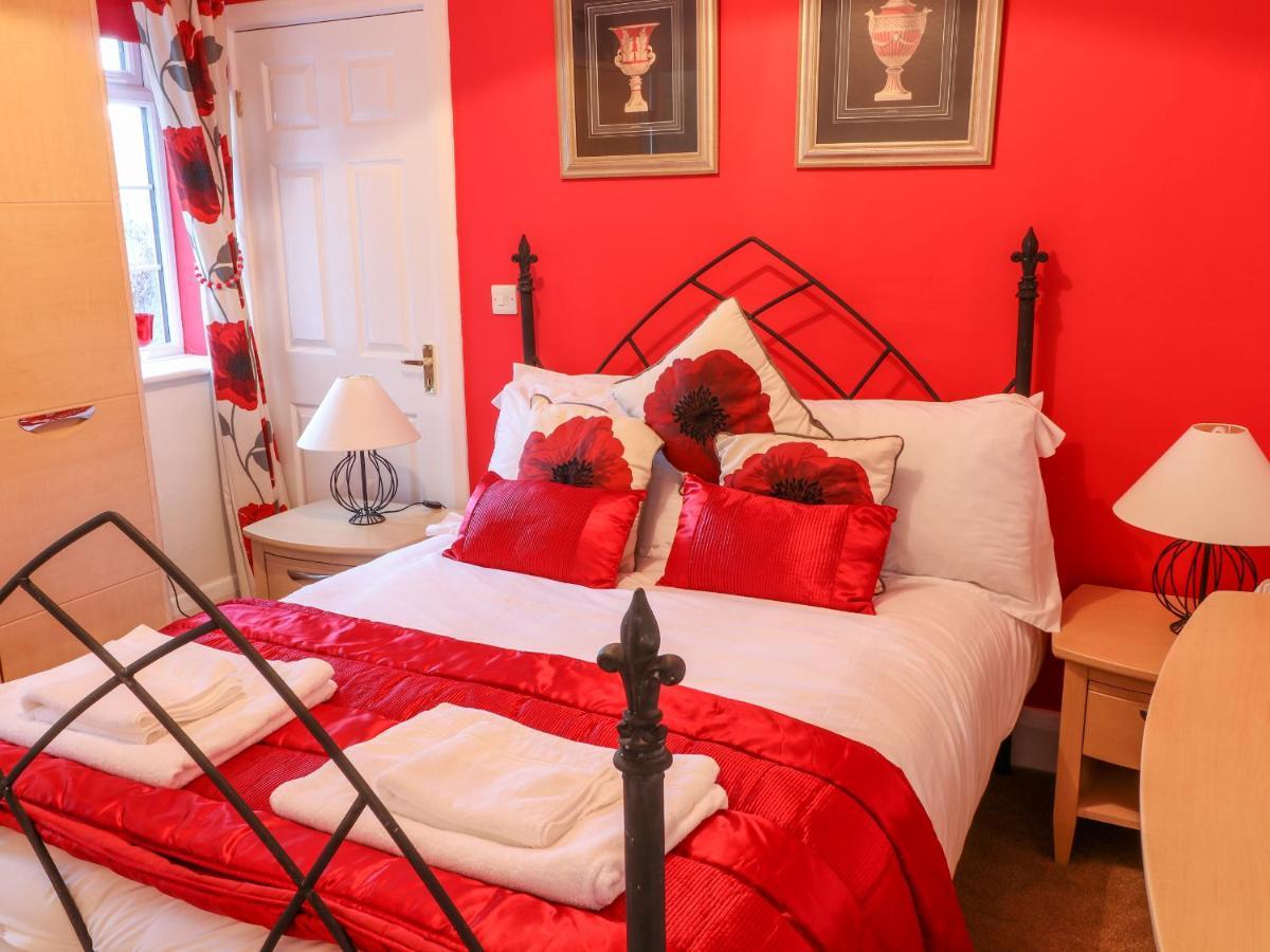 Yardley Manor Holiday home *