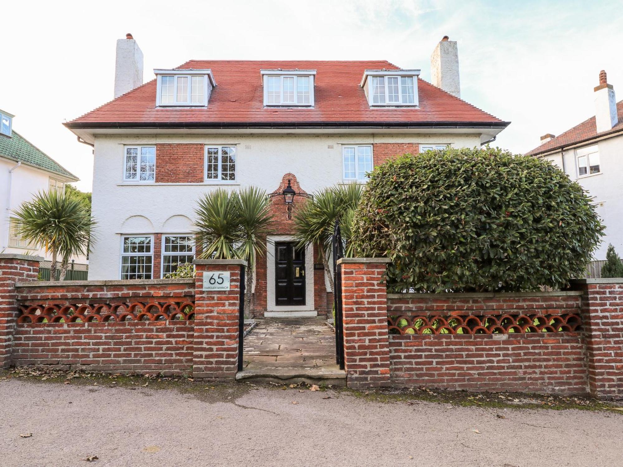 Yardley Manor Holiday home *