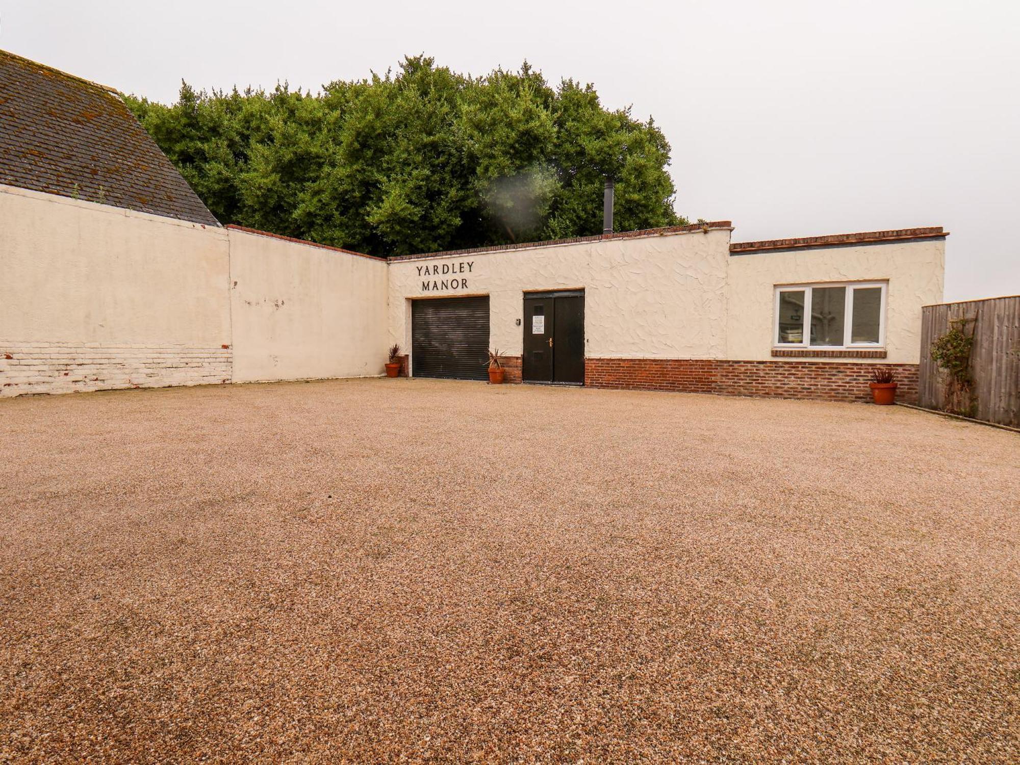 Holiday home Yardley Manor